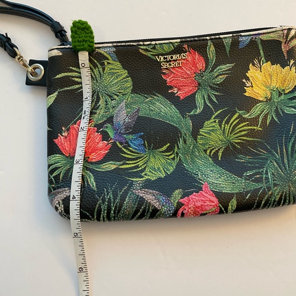 Victoria’s Secret tropical print wristlet - Picture 6 of 6